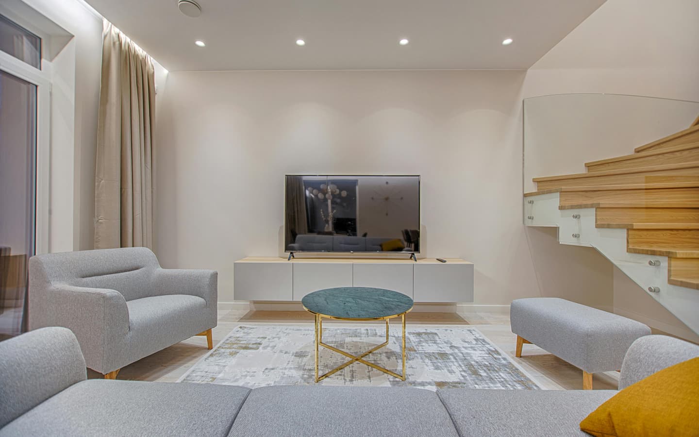 Temukan berbagai inspirasi rumah Scandinavian yang simpel, elegan, dan fungsional. Cocok untuk hunian modern minimalis dengan sentuhan estetika khas Eropa Utara.